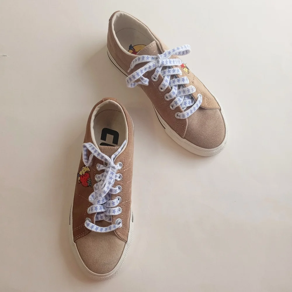 Converse Sky High Farm Strawberry Moon Women's Sneakers 7.5